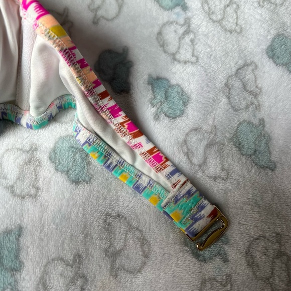 Victoria’s Secret Bikini top size 34C - Picture 5 of 8